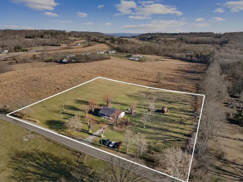 12500 Griffith Road Pikeville TN 37367