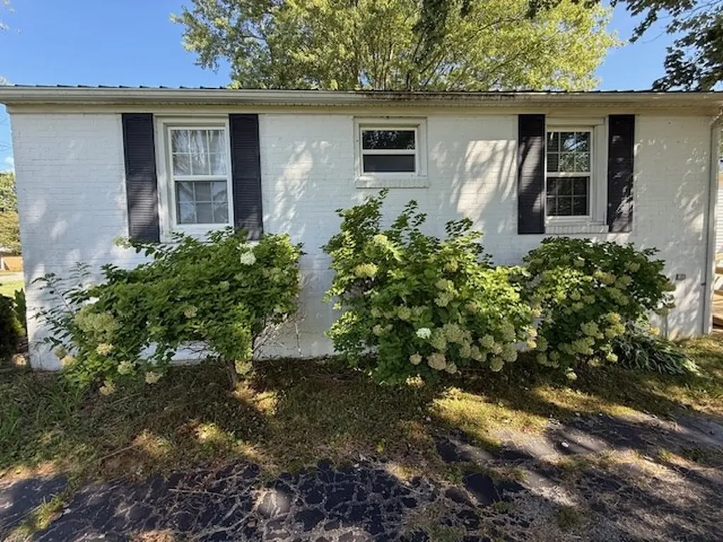 146 Dry Valley Road Algood TN 38506