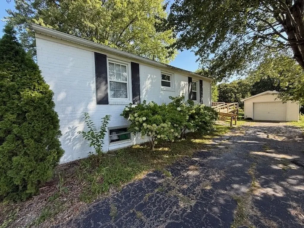 146 Dry Valley Road Algood TN 38506