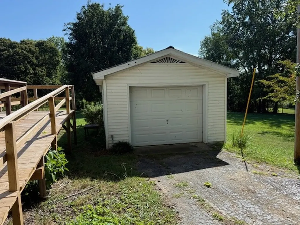 146 Dry Valley Road Algood TN 38506