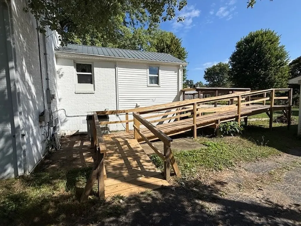 146 Dry Valley Road Algood TN 38506