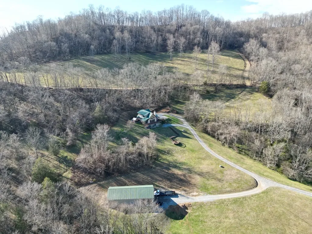 575 East Fork Road Whitleyville TN 38588