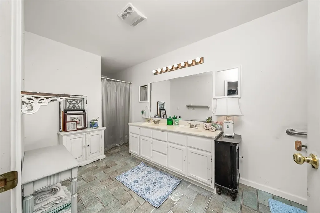 1025 N Maple Avenue Cookeville TN 38501