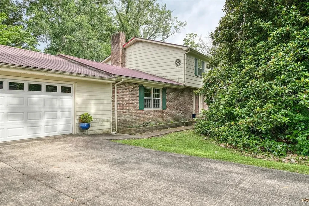 1025 N Maple Avenue Cookeville TN 38501