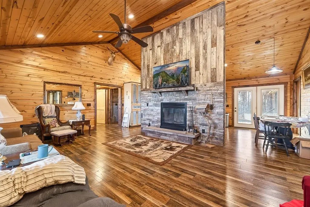 40 Diamond Padgett Lane Monterey TN 38574