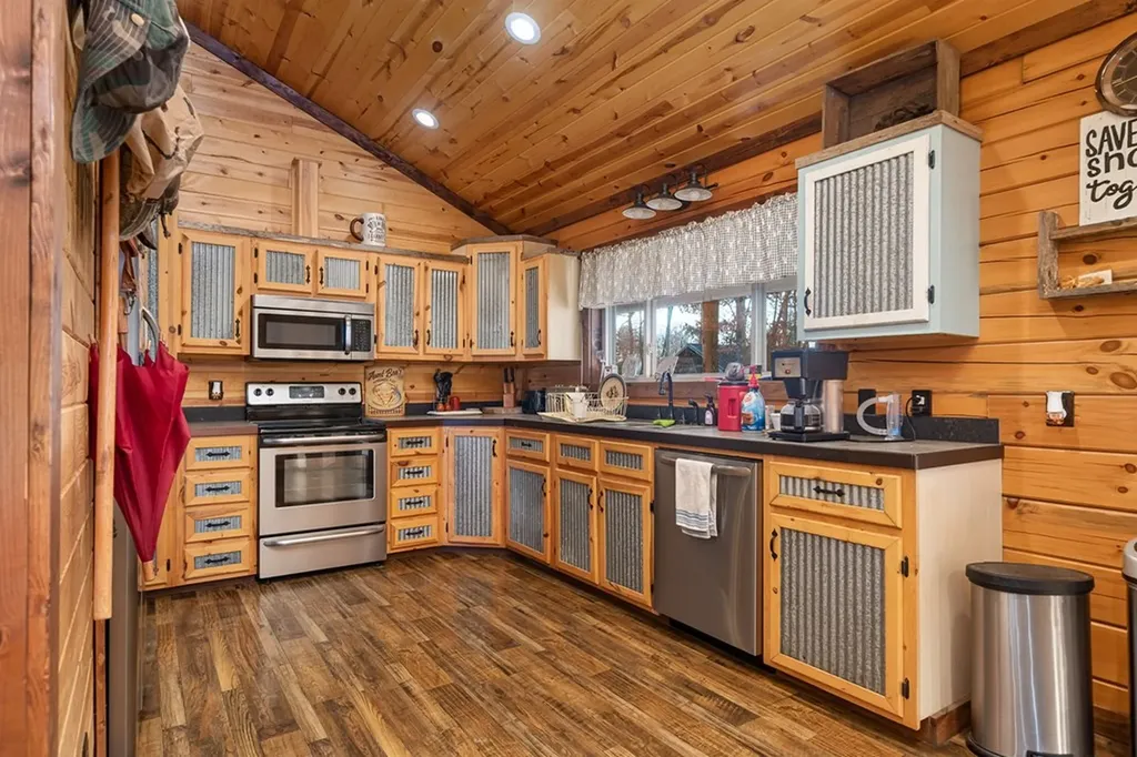 40 Diamond Padgett Lane Monterey TN 38574