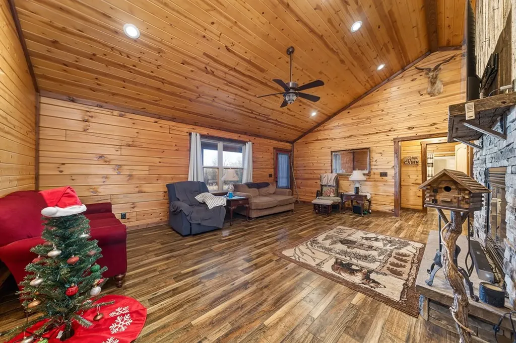 40 Diamond Padgett Lane Monterey TN 38574