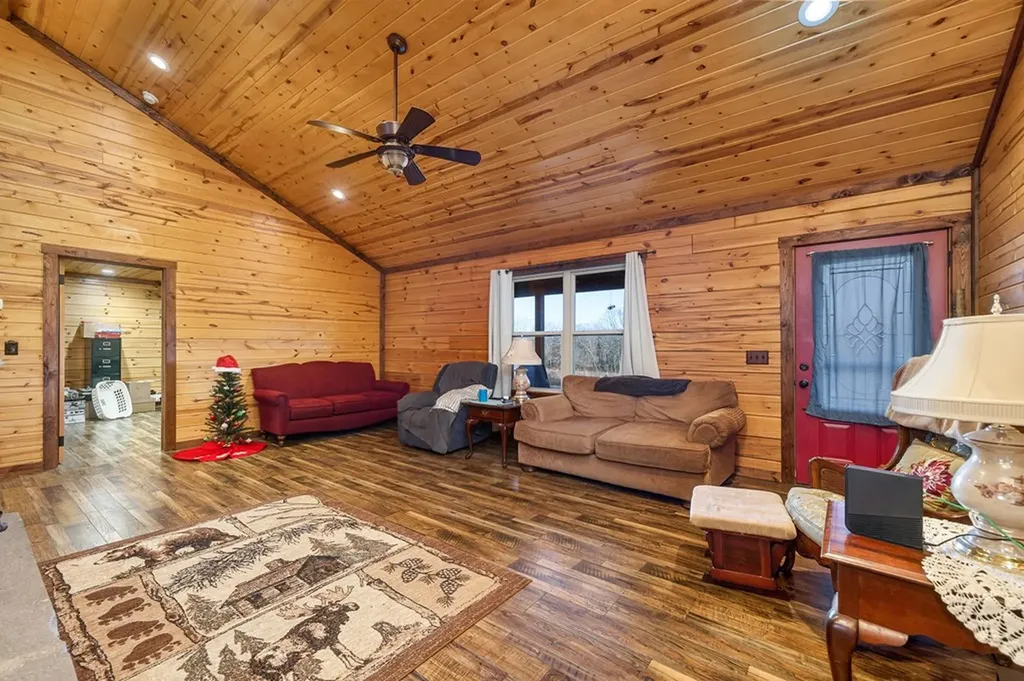 40 Diamond Padgett Lane Monterey TN 38574