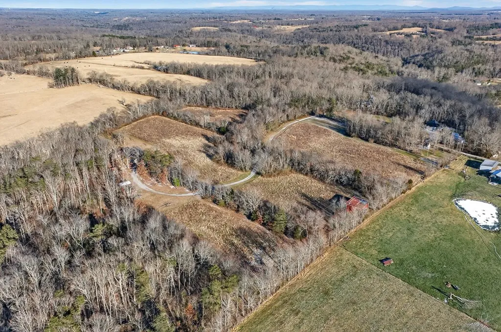 40 Diamond Padgett Lane Monterey TN 38574