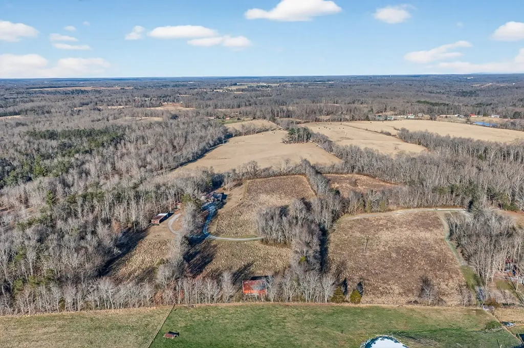 40 Diamond Padgett Lane Monterey TN 38574