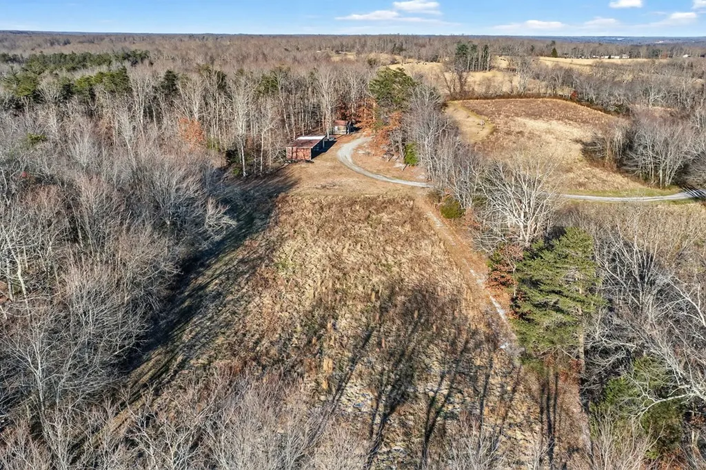 40 Diamond Padgett Lane Monterey TN 38574