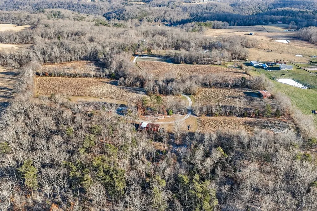 40 Diamond Padgett Lane Monterey TN 38574