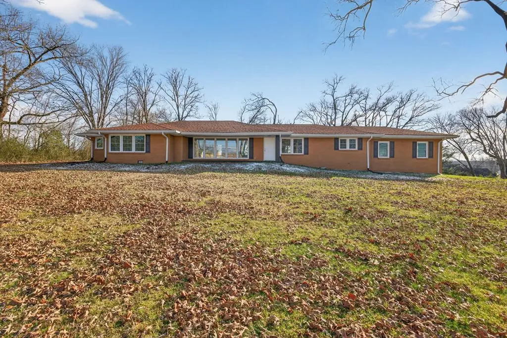 2136 W Broad Street Cookeville TN 38501