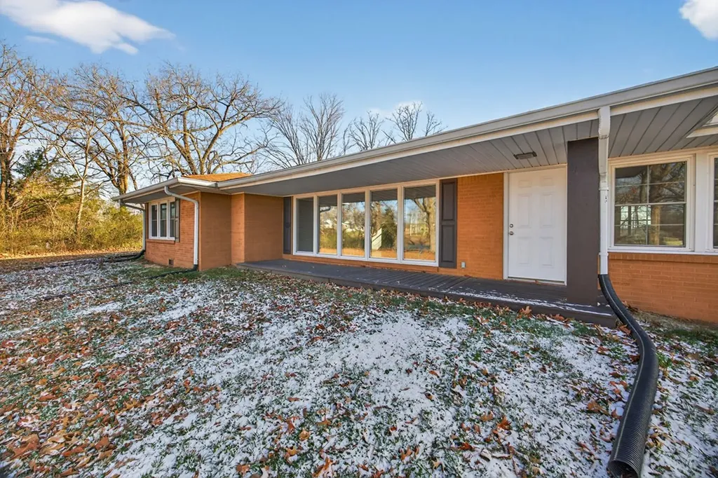 2136 W Broad Street Cookeville TN 38501