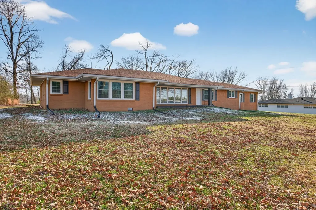 2136 W Broad Street Cookeville TN 38501