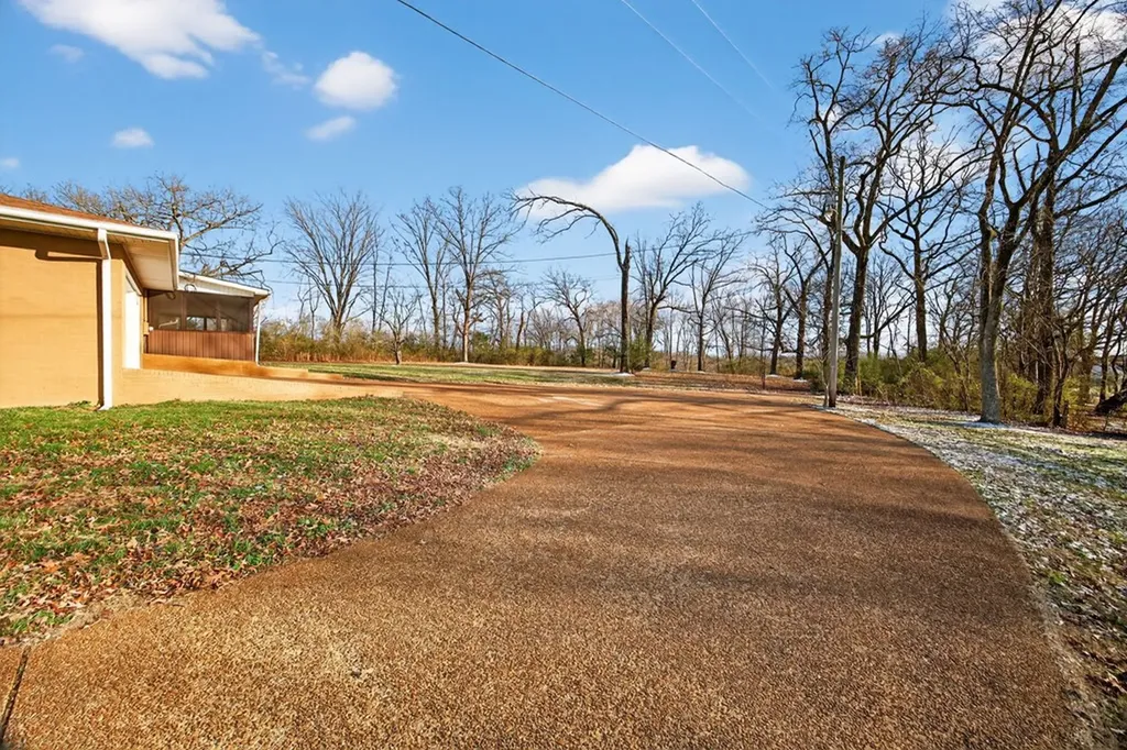 2136 W Broad Street Cookeville TN 38501