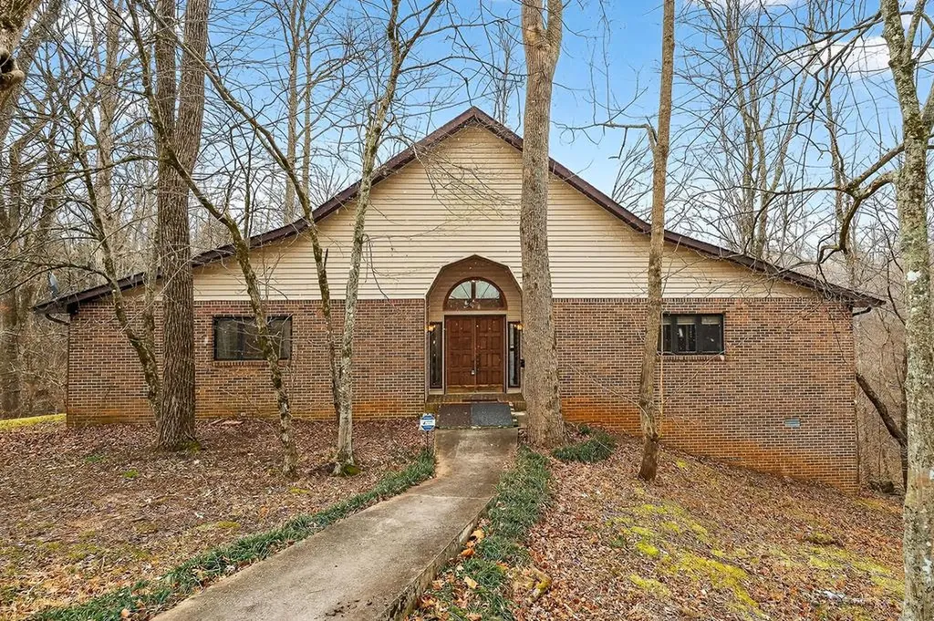 136 Crawford Chapel Road Cookeville TN 38506