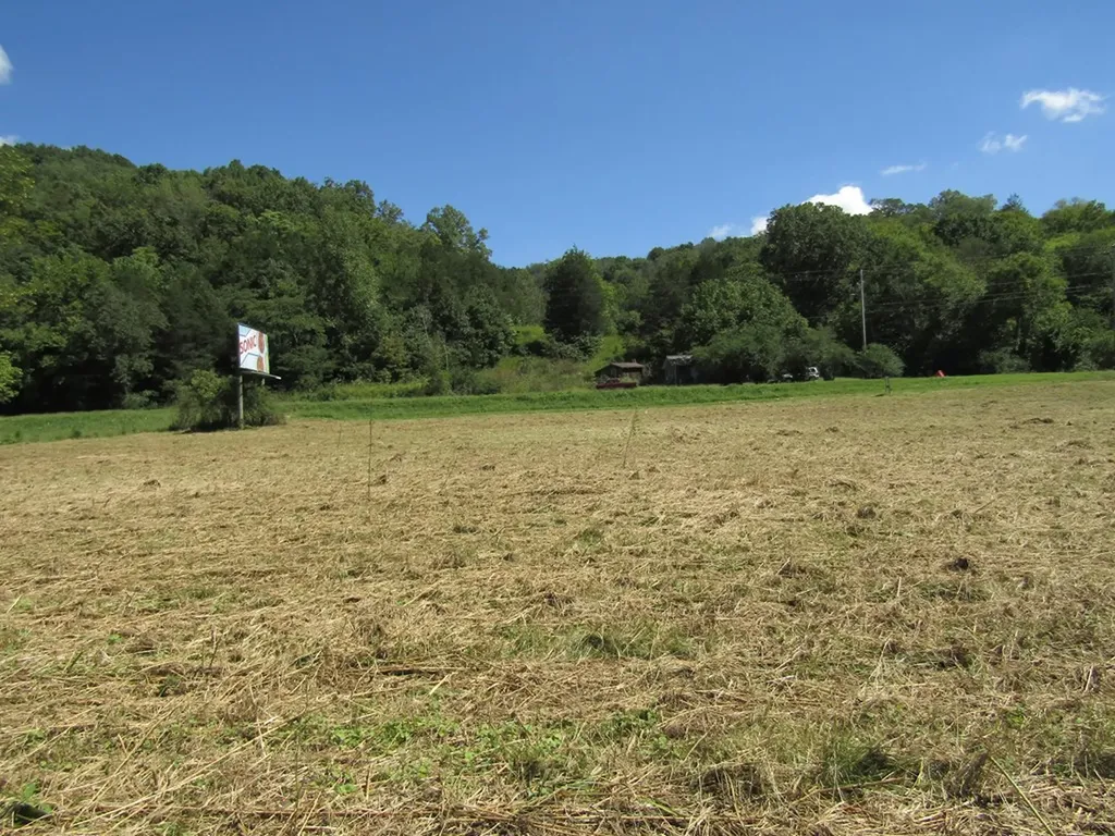 14AC Hartsville Road Lafayette TN 37083