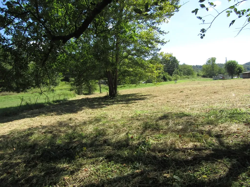 14AC Hartsville Road Lafayette TN 37083