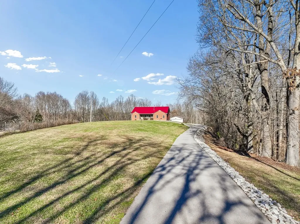 9200 Dobbs Cemetery Road Baxter TN 38544