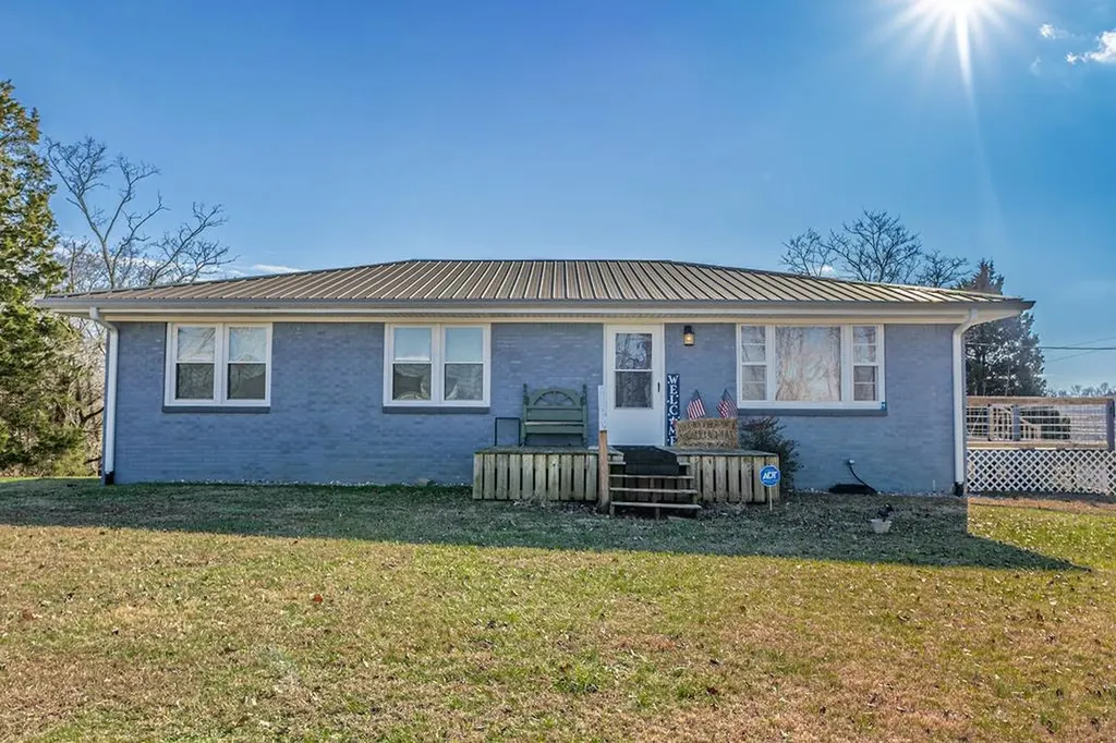 15 Amos Mcclerran Road Celina TN 38551