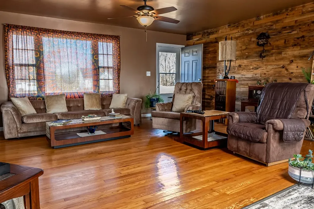 15 Amos Mcclerran Road Celina TN 38551