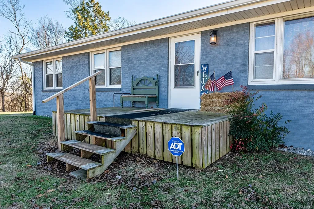 15 Amos Mcclerran Road Celina TN 38551