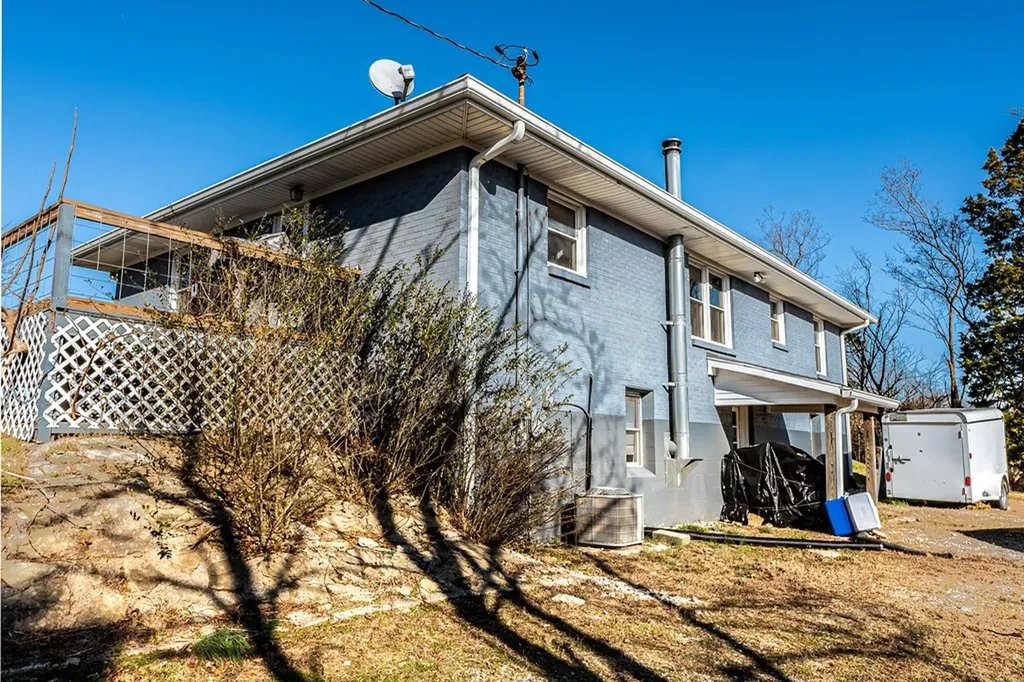 15 Amos Mcclerran Road Celina TN 38551