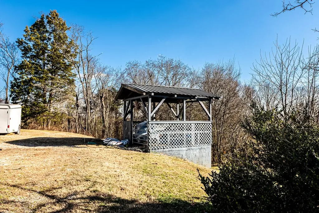 15 Amos Mcclerran Road Celina TN 38551