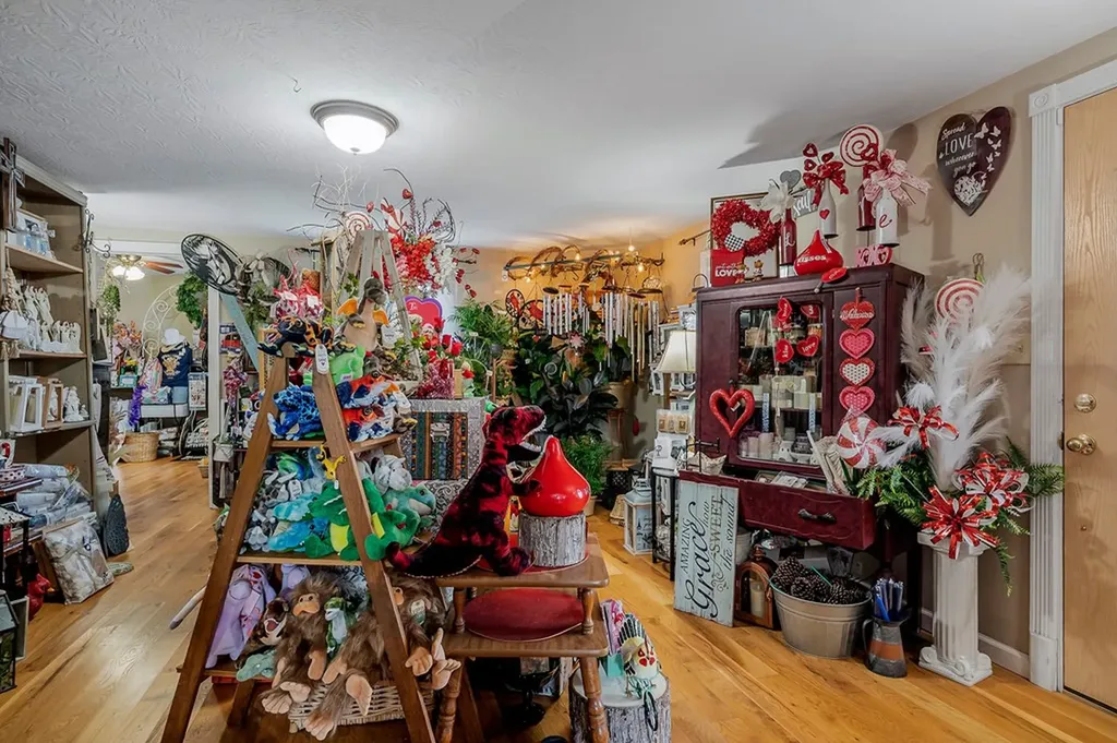 515 W Main Street Byrdstown TN 38549