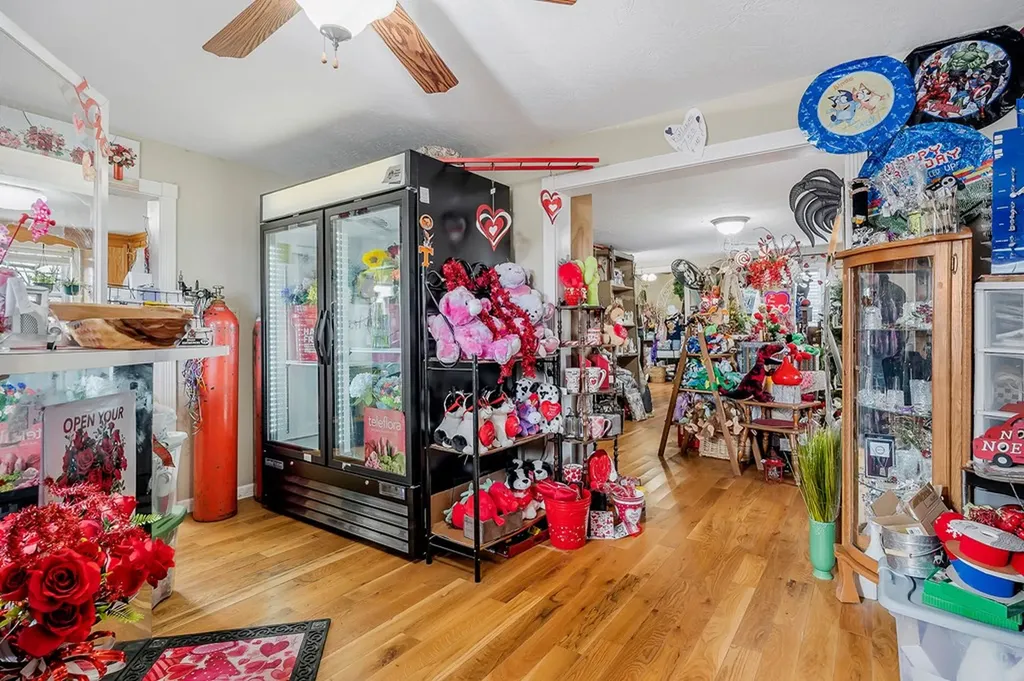 515 W Main Street Byrdstown TN 38549