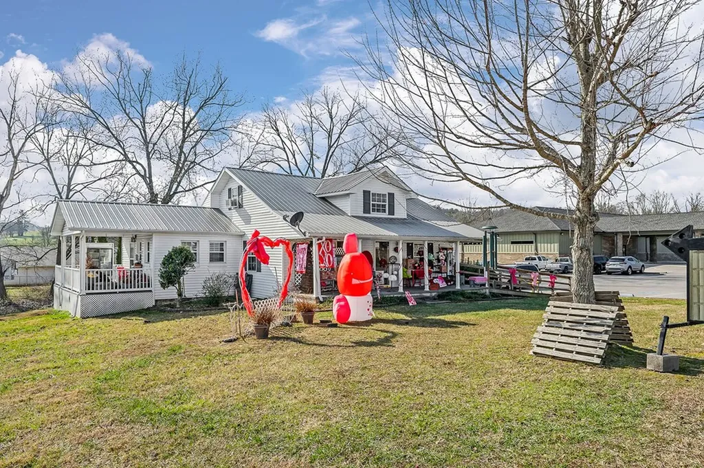 515 W Main Street Byrdstown TN 38549