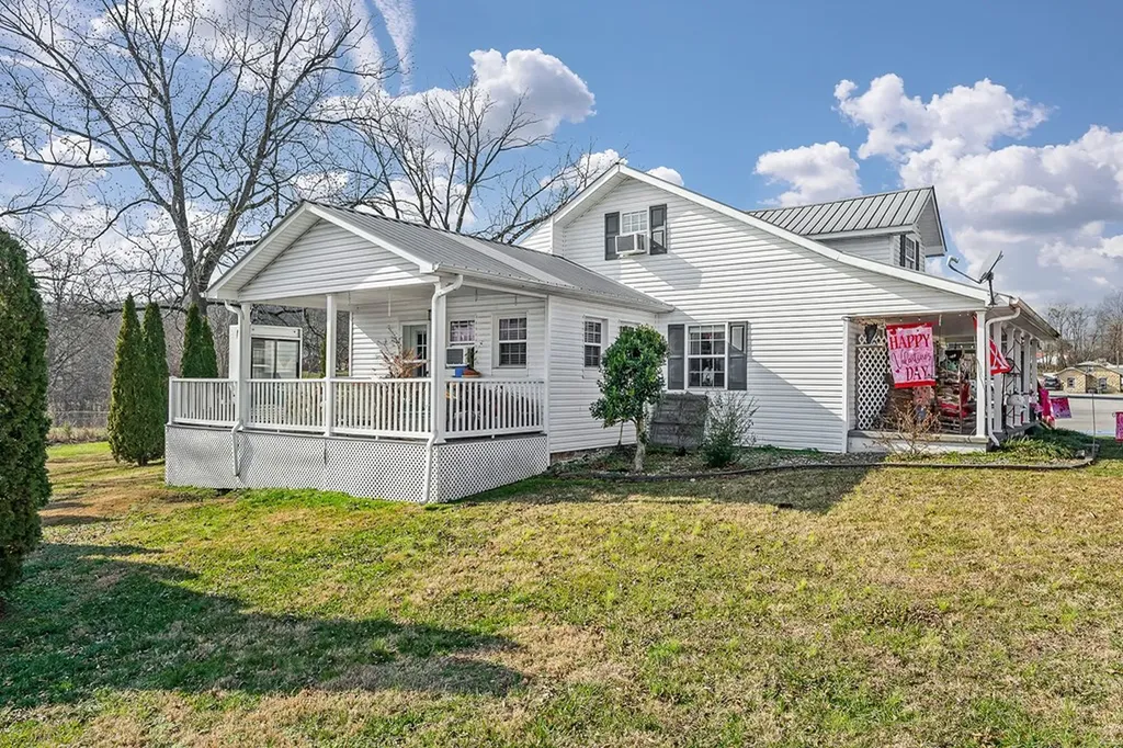 515 W Main Street Byrdstown TN 38549