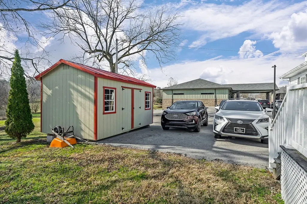 515 W Main Street Byrdstown TN 38549