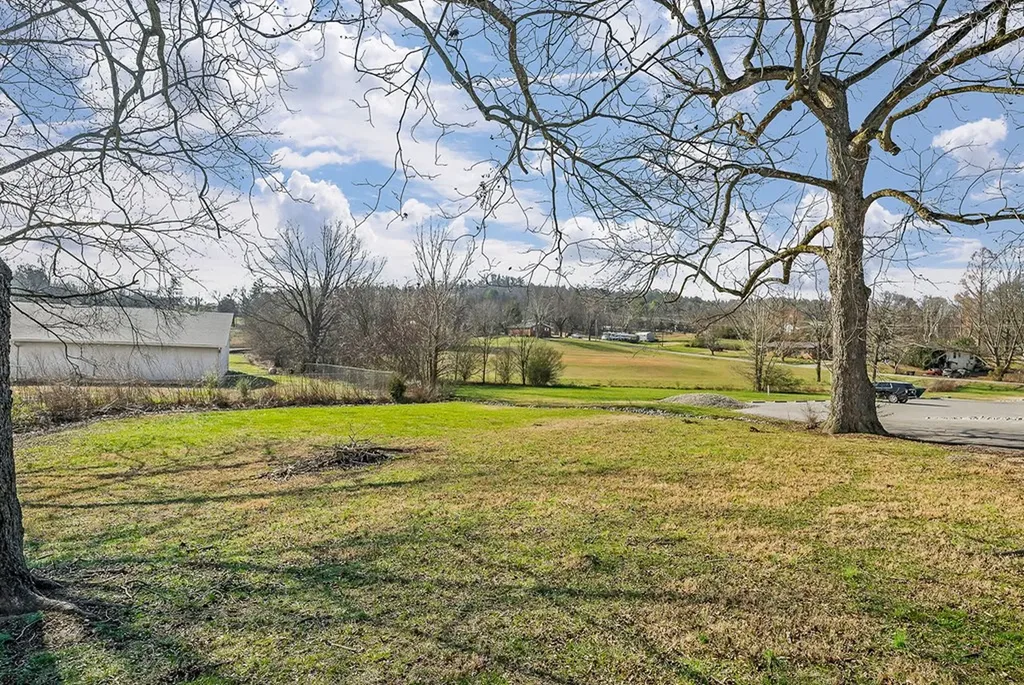 515 W Main Street Byrdstown TN 38549