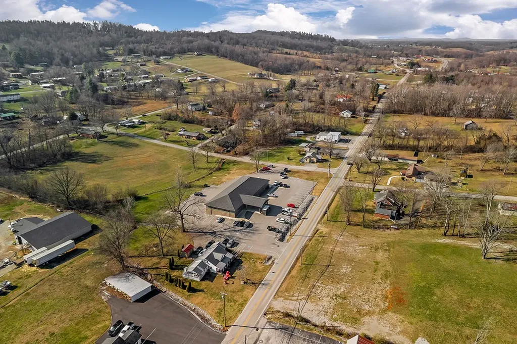 515 W Main Street Byrdstown TN 38549