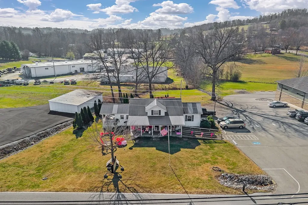 515 W Main Street Byrdstown TN 38549