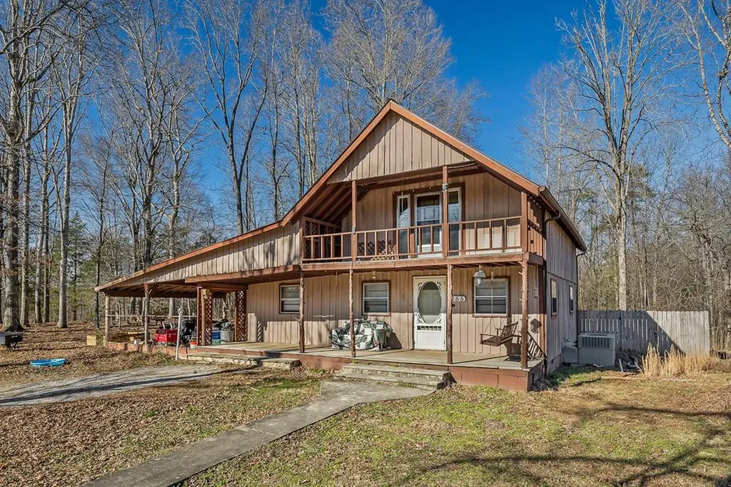 166 Brady Lane Hilham TN 38568-5913