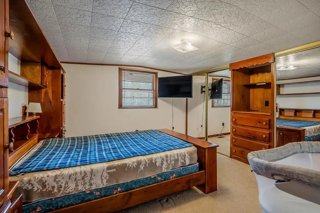 166 Brady Lane Hilham TN 38568-5913