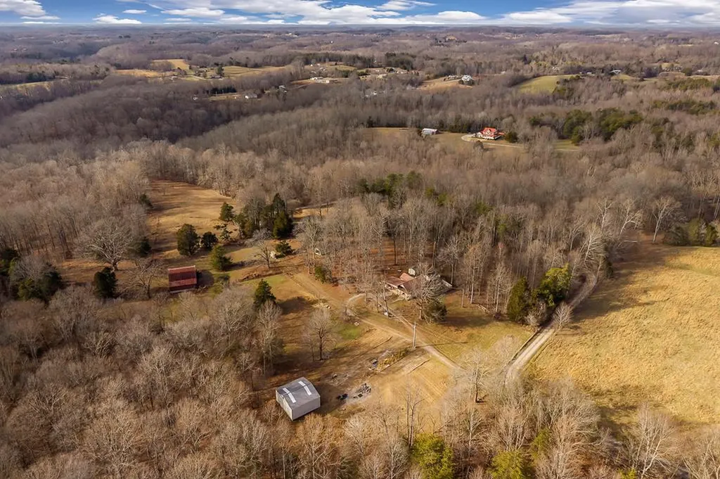 166 Brady Lane Hilham TN 38568-5913