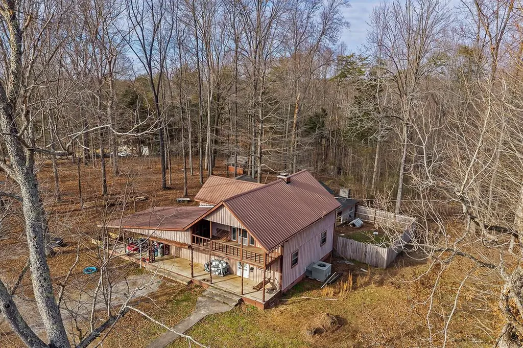 166 Brady Lane Hilham TN 38568-5913