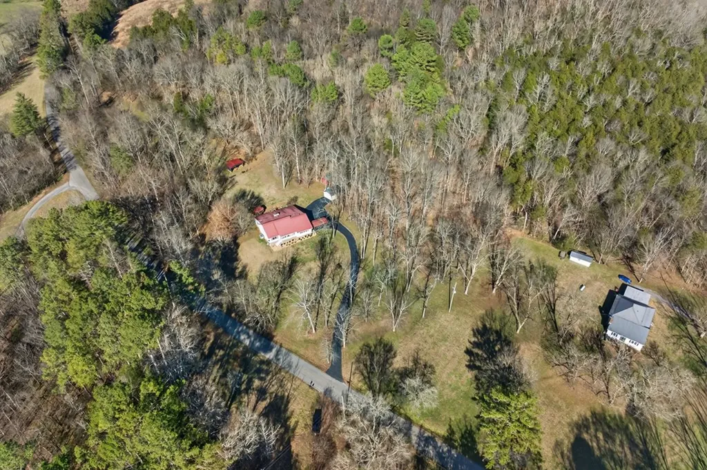 2895 Free State Road Gainesboro TN 38562