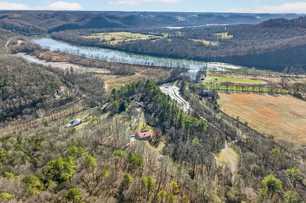 2895 Free State Road Gainesboro TN 38562