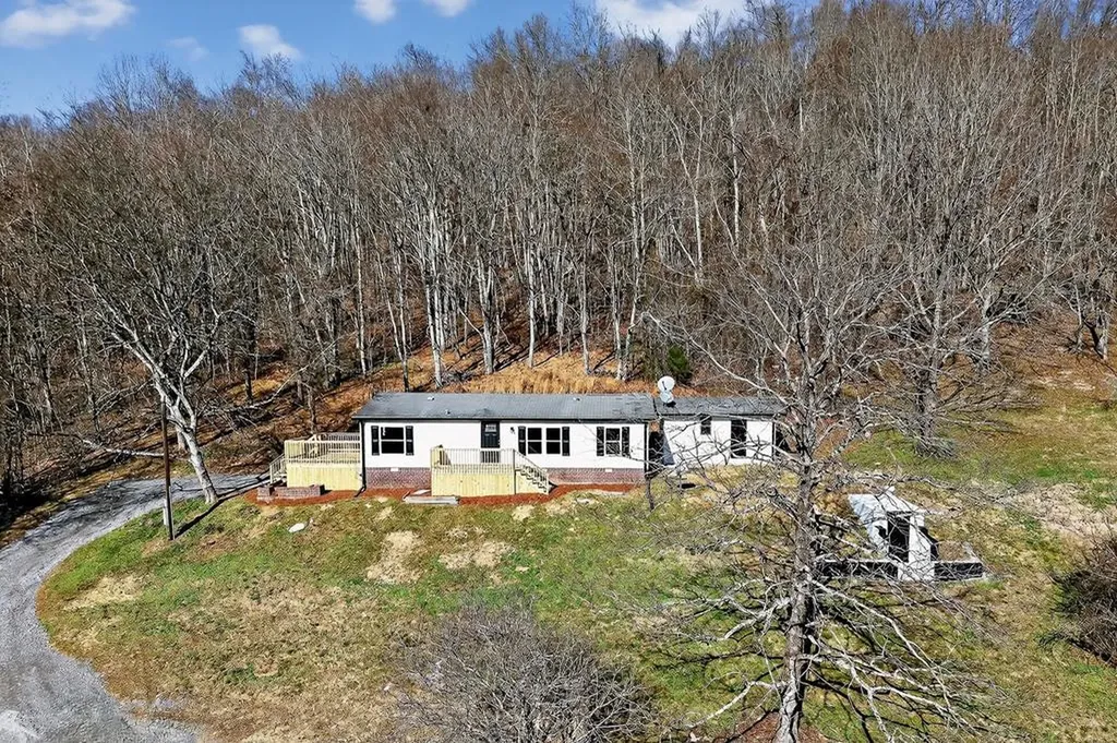 593 Cedar Bend Road Beersheba Springs TN 37018
