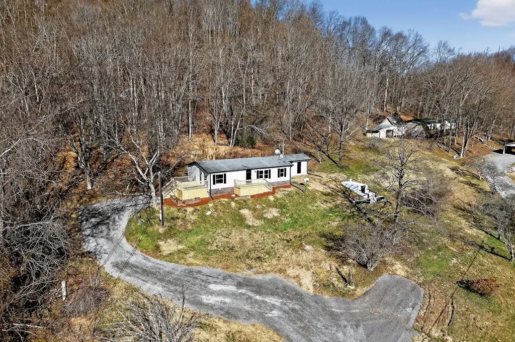 593 Cedar Bend Road Beersheba Springs TN 37018