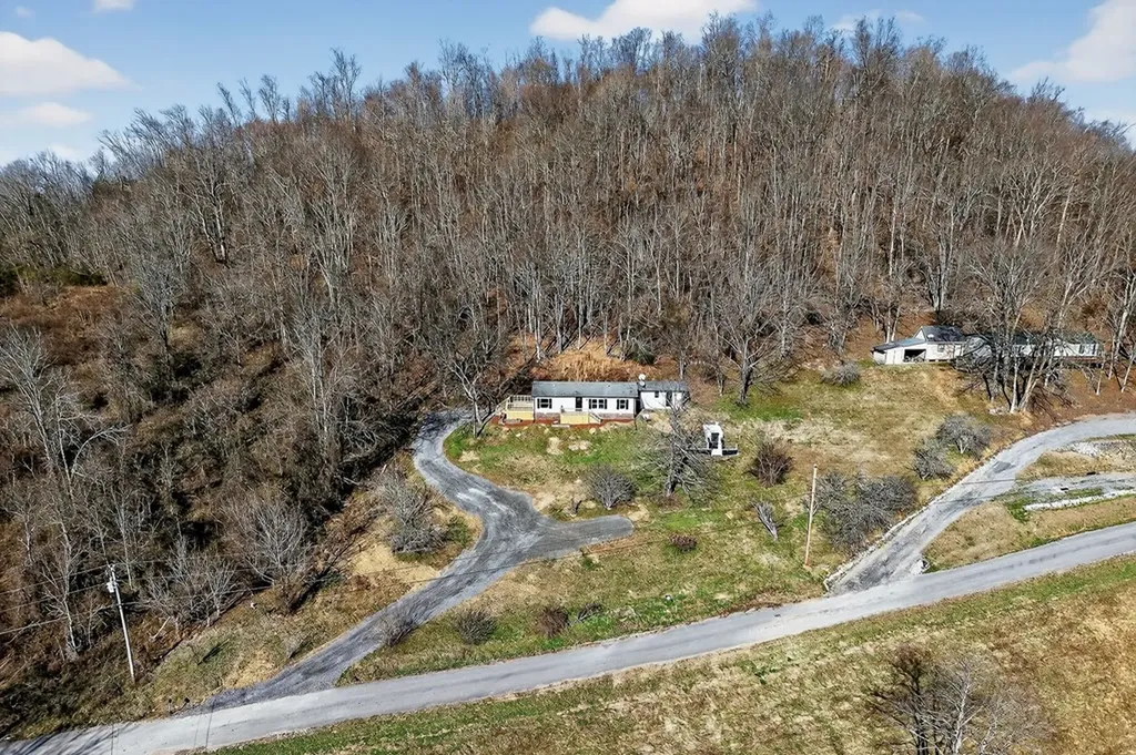 593 Cedar Bend Road Beersheba Springs TN 37018