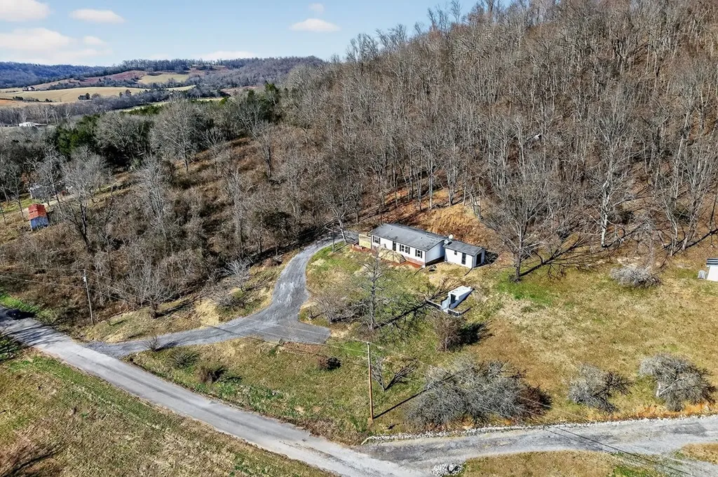 593 Cedar Bend Road Beersheba Springs TN 37018