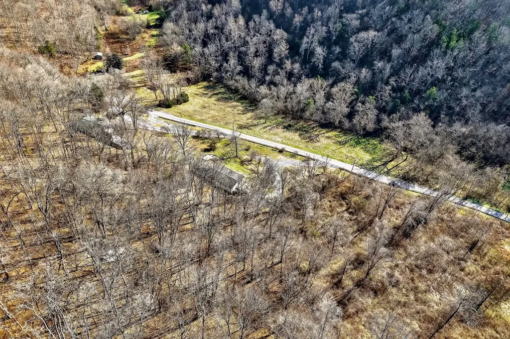 593 Cedar Bend Road Beersheba Springs TN 37018