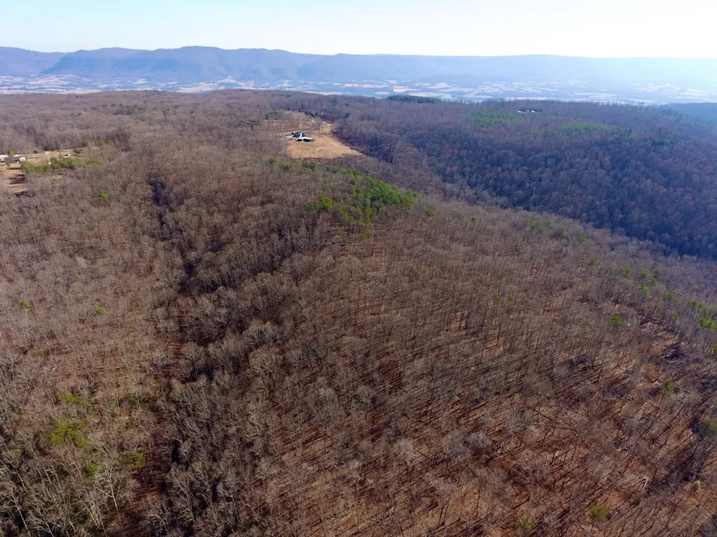 100AC Valley View Road Pikeville TN 37367