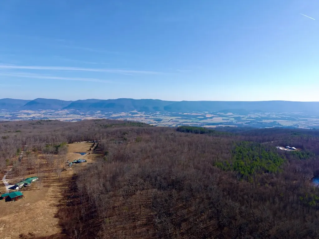 100AC Valley View Road Pikeville TN 37367